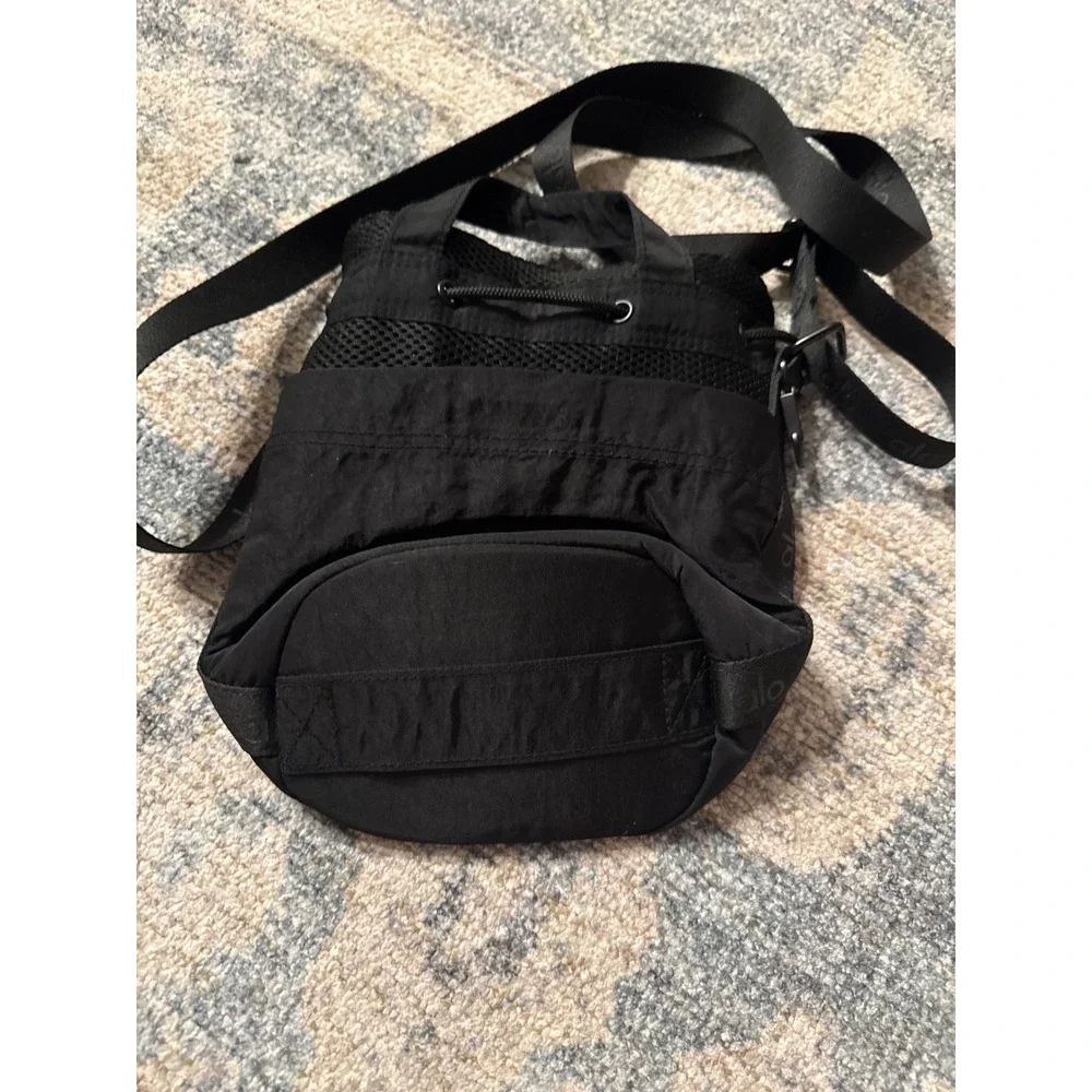 Alo Yoga Cross Body Bucket Bag Excellent Condition